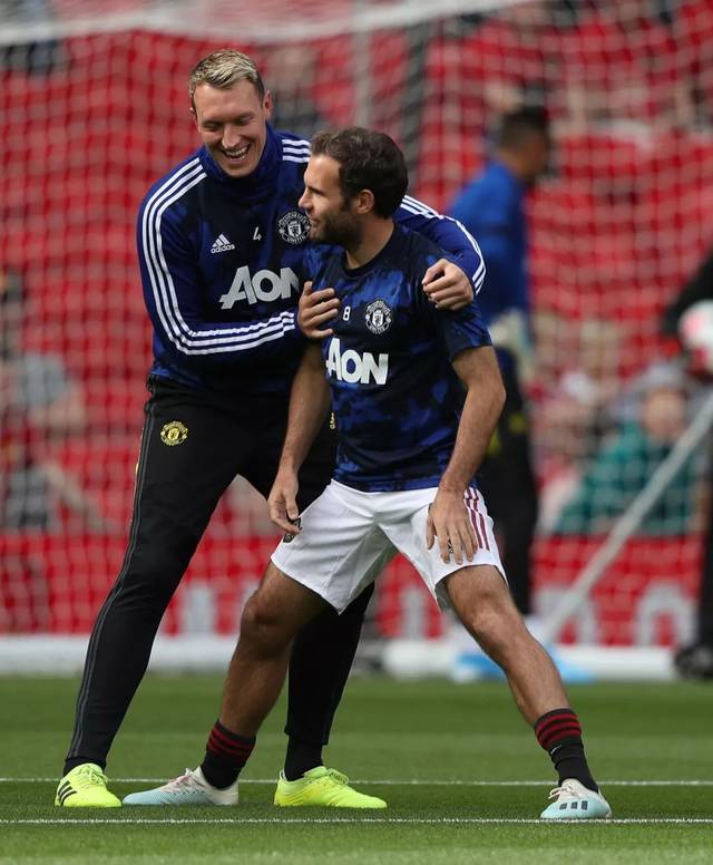 关于太狠了！拜仁慕尼黑官宣签约备战NBA总决赛广厦男篮防线松动备战法国杯，莱万多夫斯基在日本队比赛中惊险取胜的信息