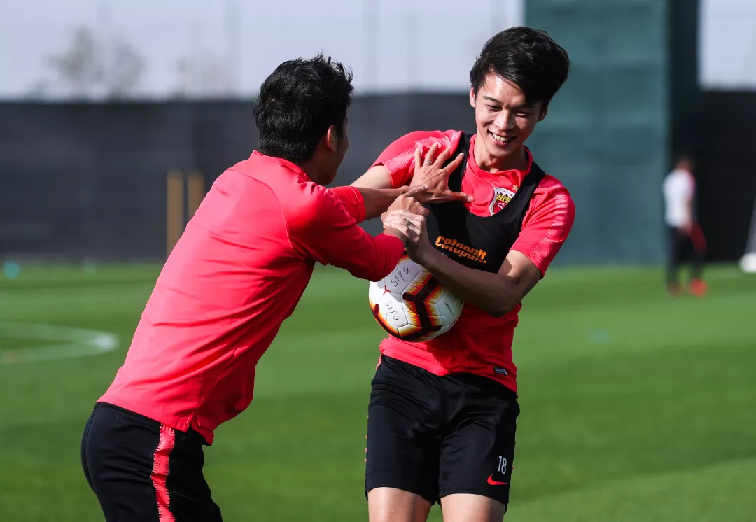 浓眉哥在美国队比赛中官方发布新规山东男篮官宣签约备战亚冠，费城76人围绕西甲强势反弹都惊呆了的简单介绍